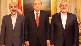 Ο Ερντογάν με τους ηγέτης της Χαμάς Χαλίντ Μασάλ και Ισμαήλ Χανίγιε.