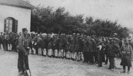 Κατάληψη της Λάρισας το 1917: Έλληνες αιχμάλωτοι.